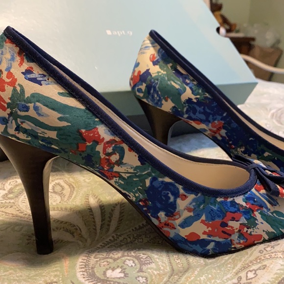 Apt 9 Print Fabric Bow Pumps - Picture 2 of 7